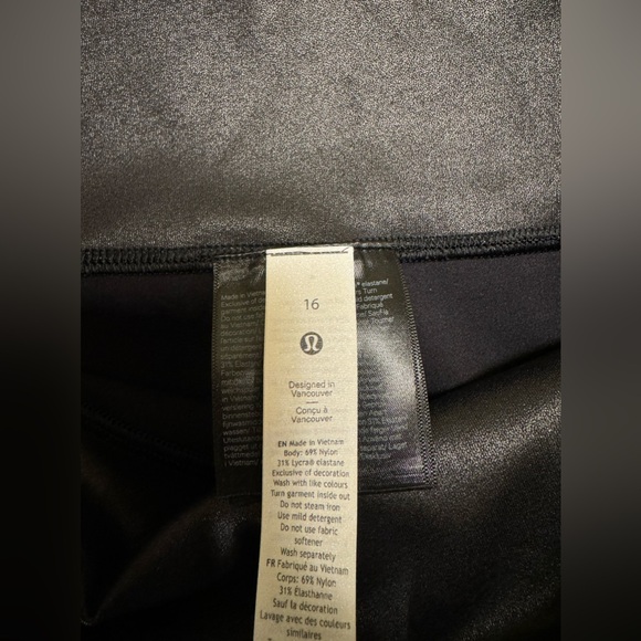 NWOT Lululemon Wunder Under High-Rise Tight *Foil 28"
Luminosity Foil Pr… - Picture 8 of 11